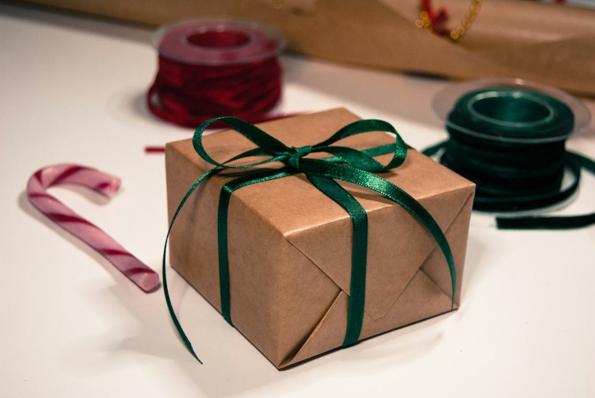 A present wrapped in brown paper and green ribbon